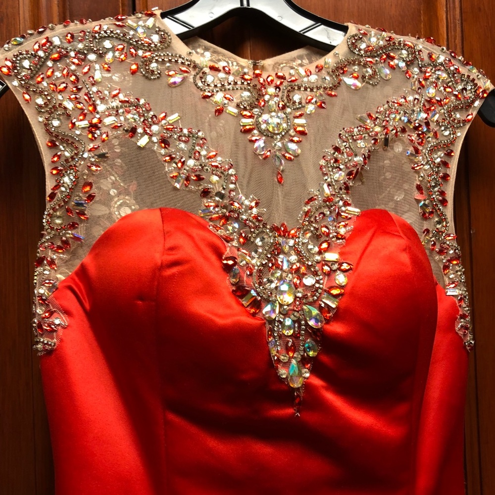 Beautiful Red Gown!💃🏻❤️